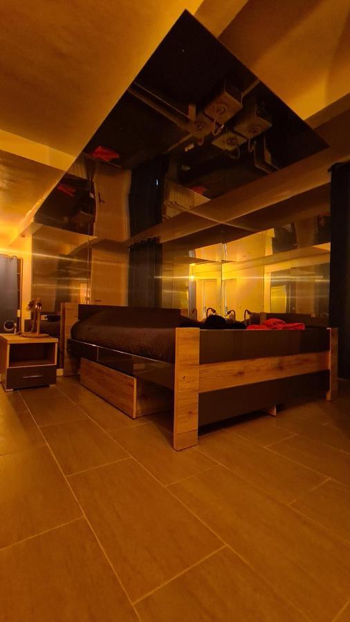T2 Chambre Miroir Jardin Et Parking Prive Марсель Екстер'єр фото
